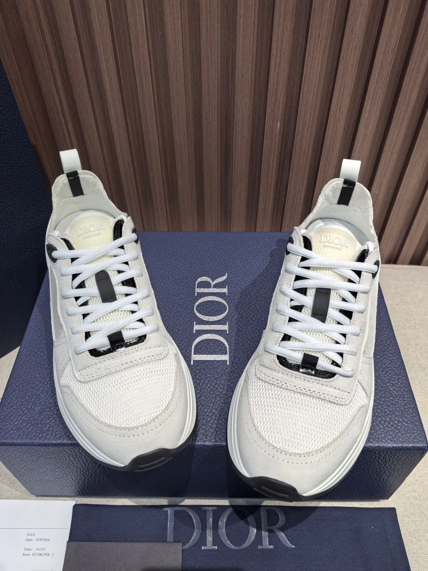 Factory price: 440💰 🔍Top purchasing agent🇮🇹 Dior's super-popular sports shoes, popular for street men, are synchronized with the new product counters. The uppers are made of Italian original imported cowhide and matched with D's customized fabrics. It is a must-have for fashionistas. The complex craftsmanship is perfectly reproduced. Imported soft cowhide foot pads, soles: original soles specially provided by the original factory, exclusive movable molded soles are super comfortable, original factory follow-up goods, 🔍🔍high quality, you can enter and exit the counter at will, welcome to compare, code number 38-45 (46 can be customized and cannot be returned or exchanged)